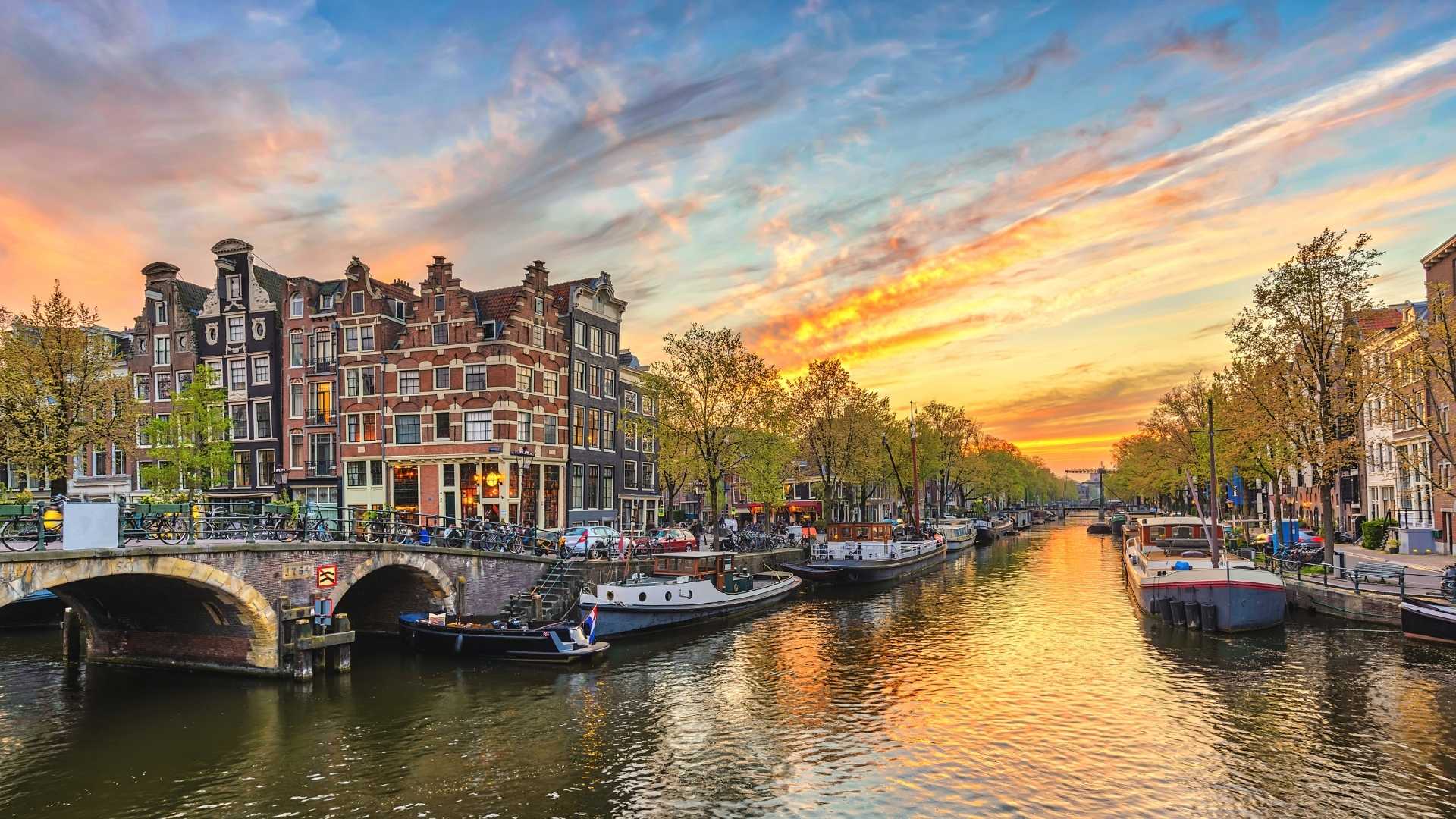 Cung đường Đông Âu: Đức - Hà Lan - Pháp - Bỉ 2025