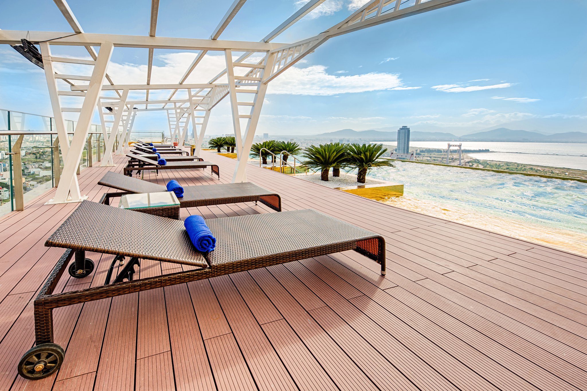 “Chương trình ưu đãi  Ngày Vàng 2020” 1 đêm duy nhất 17/10/2020 tại Golden Bay