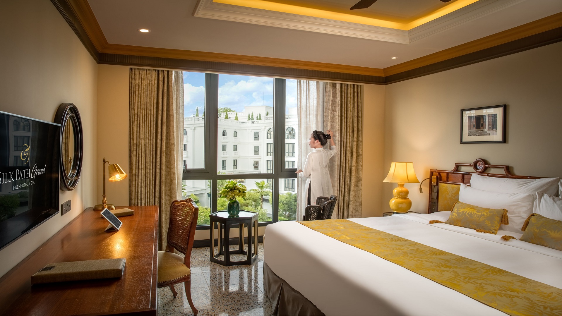 SILK PATH GRAND HUE HOTEL & SPA